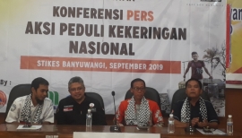 ACT - MRI bersama Stikes Banyuwangi adakan pengobatan gratis dan kirim air bersih kelokasi kekeringan 