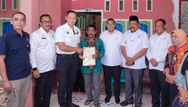 Bersama Menko AHY Serahkan Sertipikat Tanah untuk Rakyat di Bengkulu, Wamen Ossy Apresiasi Peran Pemerintah Da