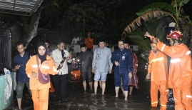 Bupati Bondowoso Tinjau Banjir Wonosari: 25 Rumah Terdampak, Bantuan Segera Disalurkan