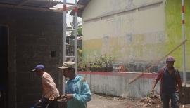 Gotong Royong RW 05 Prajekan: Gapura dan PJU Swadaya Terwujud