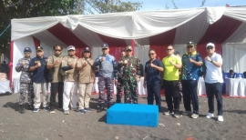 HUT Ke-53 Pangkalan TNI Angkatan Laut Banyuwangi Menggelar Lomba Perahu Layar