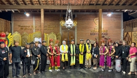 KOPAT Banyuwangi Anugerahkan Gelar Kehormatan untuk Danrem 083/Baladhika Jaya: Simbol Sinergi Budaya dan Penga