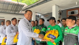 Lapas Kelas IIB Lumajang Bagikan 40 Paket Sembako Rayakan HUT Ke-1 Kemenimipas