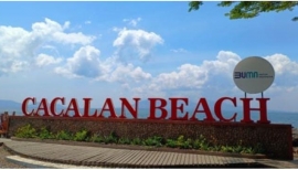Libur Tahun Baru Pantai Cacalan Dipadati Ribuan Wisatawan