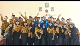 Materi PPKN XI TJKT 1 SMK PGRI 1 Giri Periodesasi UUD NRI 1945