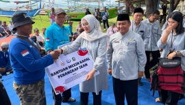 Perkuat Ekonomi dan Pariwisata di Kawasan Pesisir Bupati Ipuk Sapa Nelayan Kedunen