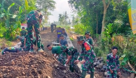 Semangat Gotong Royong Satgas TMMD ke-125 Kodim 0825/Banyuwangi dan Warga Wujudkan Jembatan Impian
