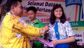 Siswi SDN Model Banyuwangi Juara umum 1 Lomba Olimpiade MIPA