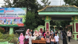 Takjil Gratis dan Senyuman Pengendara Hiasi Ramadan di SDN Prakid 1 Bondowoso