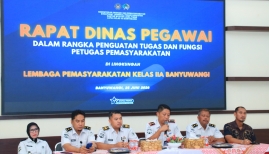Tegakkan Aturan Tanpa Kompromi, Kalapas Banyuwangi Beri Arahan kepada Pegawai Demi Stabilitas Keamanan Lapas