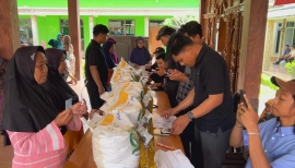 Tembus Medan Ekstrem, Bulog Banyuwangi Salurkan Bantuan Pangan ke Dusun Sukamade