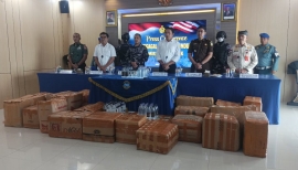 Upaya Penyelundupan 2014 Botol Arak dari Bali Berhasil Digagalkan Lanal Banyuwangi