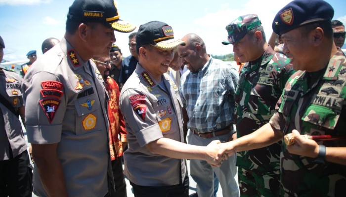 Bersama Panglima TNI, Kapolri Tinjau Penanganan Pasca Bencana Banjir Bandang di Sentani, Jayapura Papua