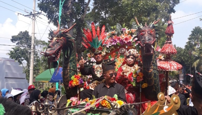 CAMAT GLAGAH PROVOKATORI HIDUPNYA KIRAB BUDAYA DI GLAGAH YANG SUDAH PUNAH 20 TAHUN LALU