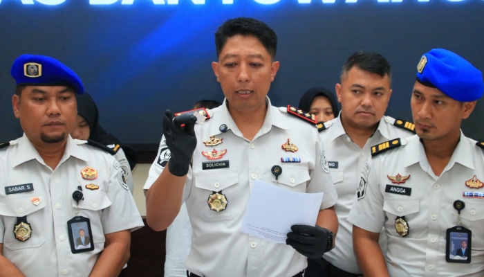 Coba Kelabuhi Petugas, Pengunjung Lapas Banyuwangi Tertangkap Tangan Buang Paket Diduga Sabu ke Tempat Sampah