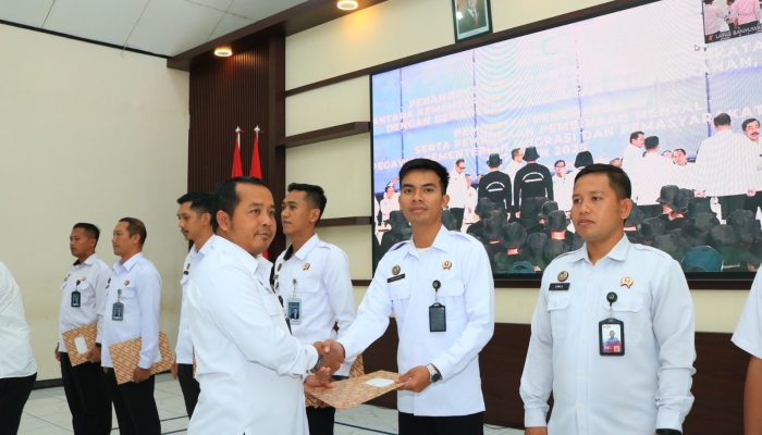 Delapan Pegawai Lapas Banyuwangi Terima Penghargaan Anugraha Wira Wibawa Dharmesti Pratama dari Menteri Imipas