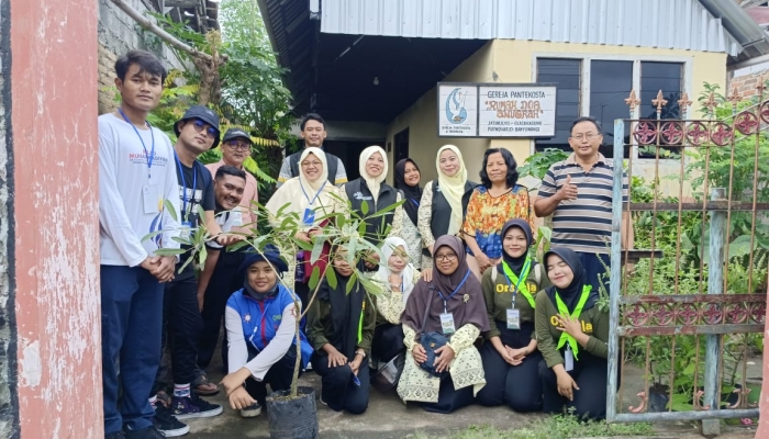 Eco Bhinneka Pasang Biopori di Tempat Ibadah dan Rumah Warga