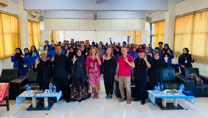 Fakultas Bahasa dan Seni Universitas PGRI Banyuwangi MOU dengan University College Polandia