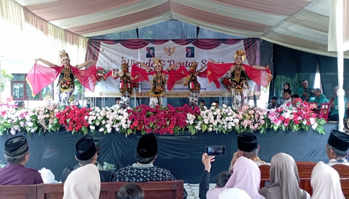 Gelar Pentas Seni dan Wisuda, SDN 2 Mangir Banyuwangi Rayakan Pelepasan Siswa Kelas 6 dengan Meriah