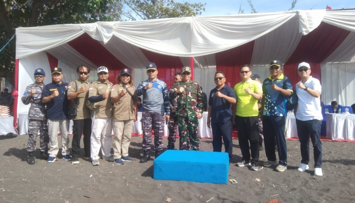 HUT Ke-53 Pangkalan TNI Angkatan Laut Banyuwangi Menggelar Lomba Perahu Layar