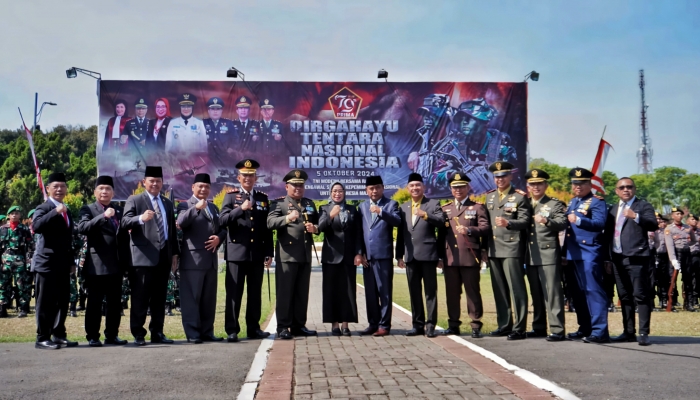 Kalapas Kelas IIB Lumajang Bersama Forkopimda Hadiri HUT TNI ke-79