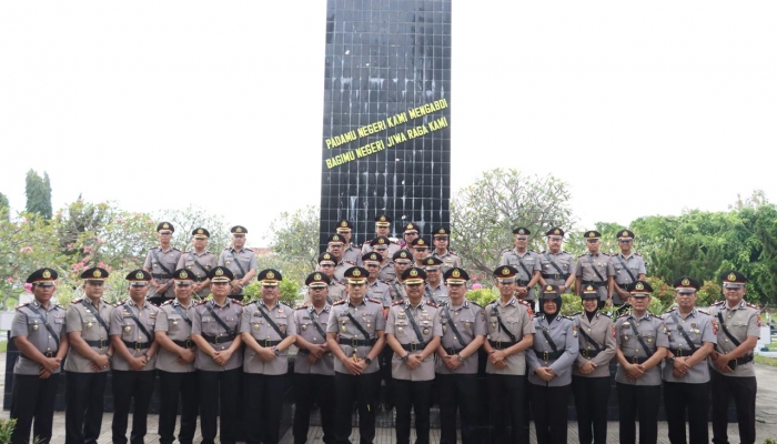 Kapolresta Banyuwangi Pimpin Ziarah Rombongan di TMP Wisma Raga Satria