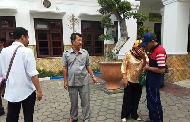 Kejaksaan Tahan Tiga Mantan Komisioner Panwaskab Banyuwangi. Dugaan Korupsi Dana Hibah Pilgub Jatim 2013