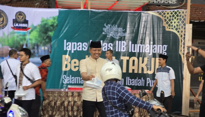 Lapas Kelas IIB Lumajang Bagikan 100 Bungkus Takjil kepada Masyarakat