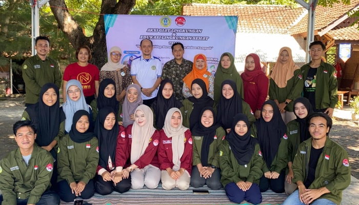 Mahasiswa PPKN UNIBA Aksi Gerakan Hidup Sehat Bebas Sampah di Pantai Syariah