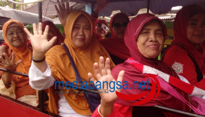 Patut Di Tiru !! Paguyuban Gotong Royong. Rekreasi sambil santuni anak yatim