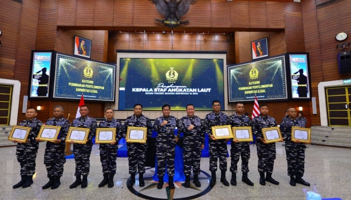 Prajurit TNI AL Banyuwangi Terima Penghargaan dari Kasal