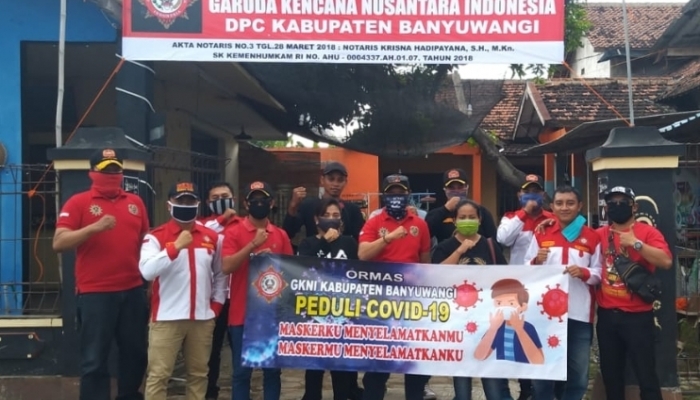 Putus mata rantai corona. GKNI Banyuwangi bagikan masker gratis