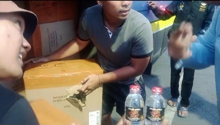 Satpolairud Polresta Banyuwangi; Amankan pelaku dan barang bukti  ratusan  Botol  Miras Jenis Arak