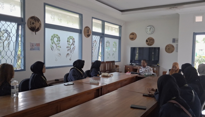 Sharing Session Tim KKN Universitas Jember Membangun Desa (UMD) Wilayah Kalibaru Manis Bersama Balai Penyuluha