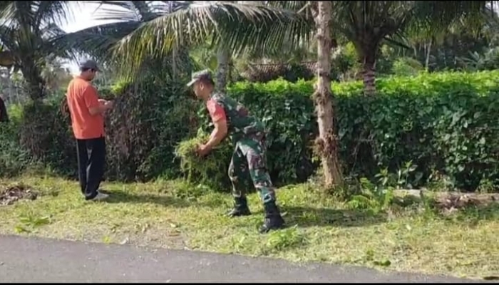 Sinergi TNI dan Warga, Kerja Bakti Bersama di Dusun Delik 1 Desa Jambesari