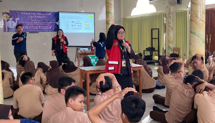 Tanggap Darurat di Sekolah Mahasiswa UI Prodi K3 Gelar School Health and Safety Awareness