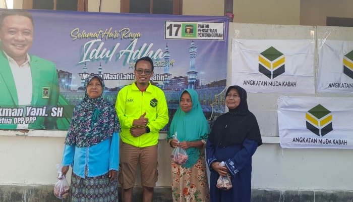 Tebar Berkah Qurban Bersama Pembina AMK Banyuwangi 