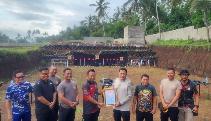 Tingkatkan Kemampuan Personel Kapolresta Banyuwangi Gelar Latihan Menembak